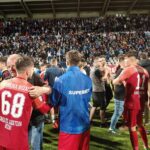 Suporteri fericiți pe stadionul din Crâng. Peste 5.000 de buzoieni au sărbătorit promovarea Gloriei în Superligă
