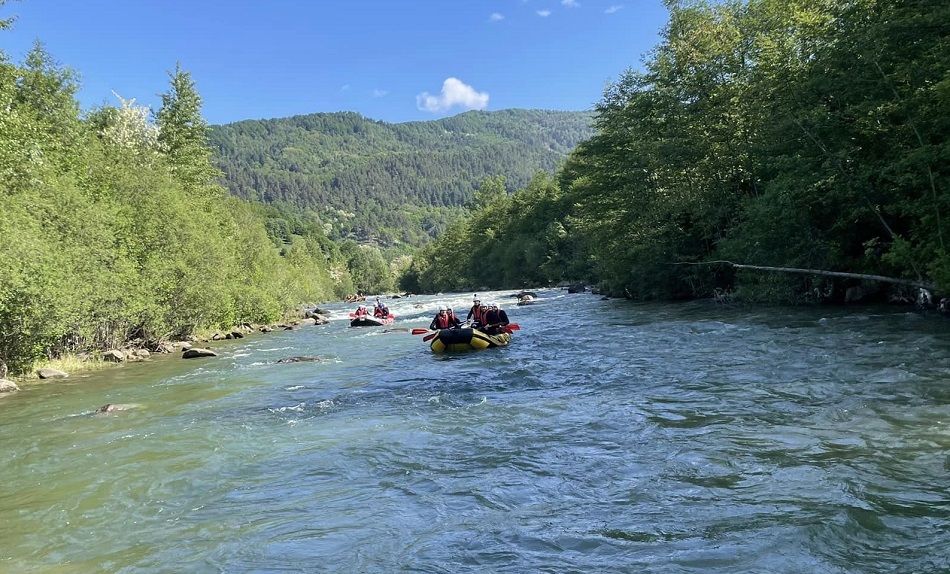 Senzații tari pe Râul Buzău! Nehoiu, raiul pasionaților de rafting