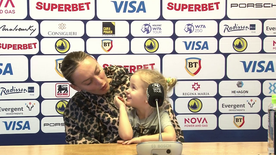 Are cinci ani, dar e deja o mică vedetă. Chira Ghioca, fetița îndrăgită de toate starurile tenisului românesc
