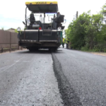 Asfaltări pe bandă rulantă, la Vernești. Se extinde și rețeaua de gaze