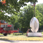 Memoria apei. Se amplasează cele 10 statui de for public