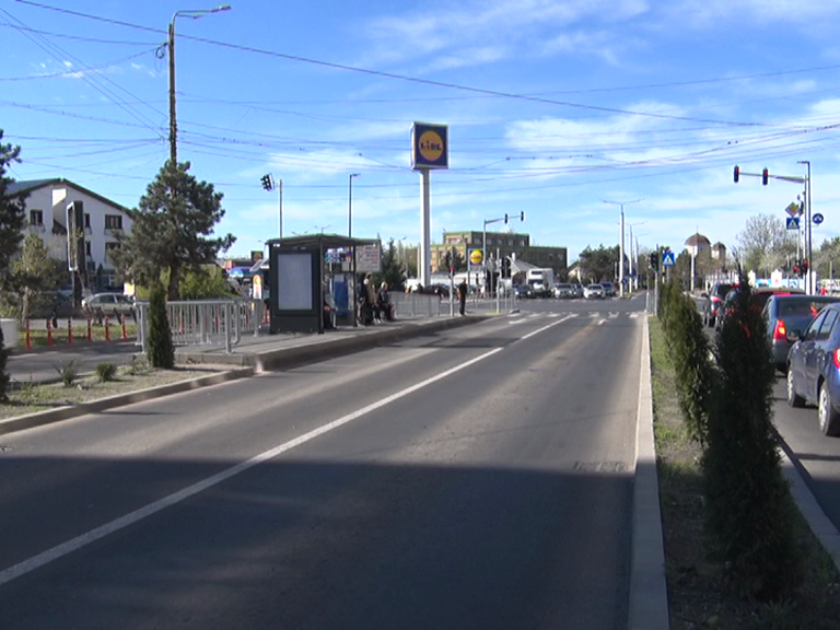 Interzis circulației rutiere. Benzile unice sunt destinate doar pentru transportul în comun