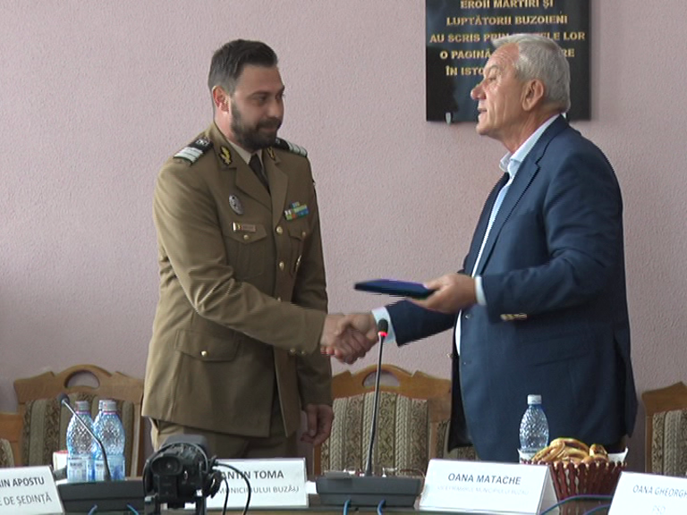 Cetățean de Onoare. Titulatura a fost acordată unui militar de carieră