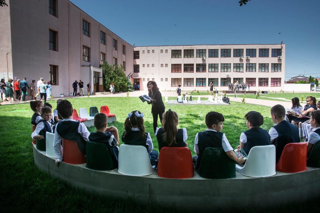 Curte multifuncțională. Elevii de la „Ion Creangă” vor învăța și în aer liber