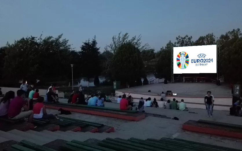 Fotbal la Amfiteatru. Campionatul European va fi urmărit pe un mare ecran