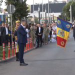 Parașutiști pe Unirii. Aeronave militare au survolat Galeria „Eroii Aerului”