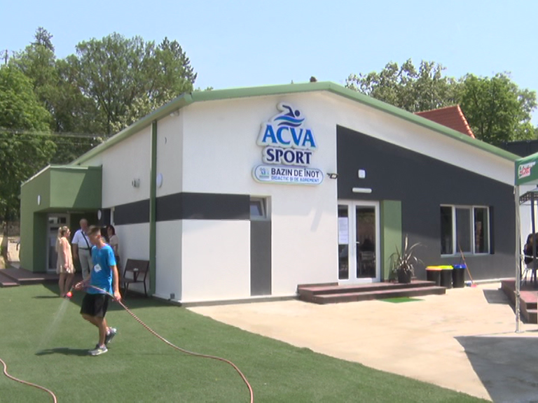 Scăldătoare pentru copii. A fost inaugurat minibazinul de înot la Monteoru