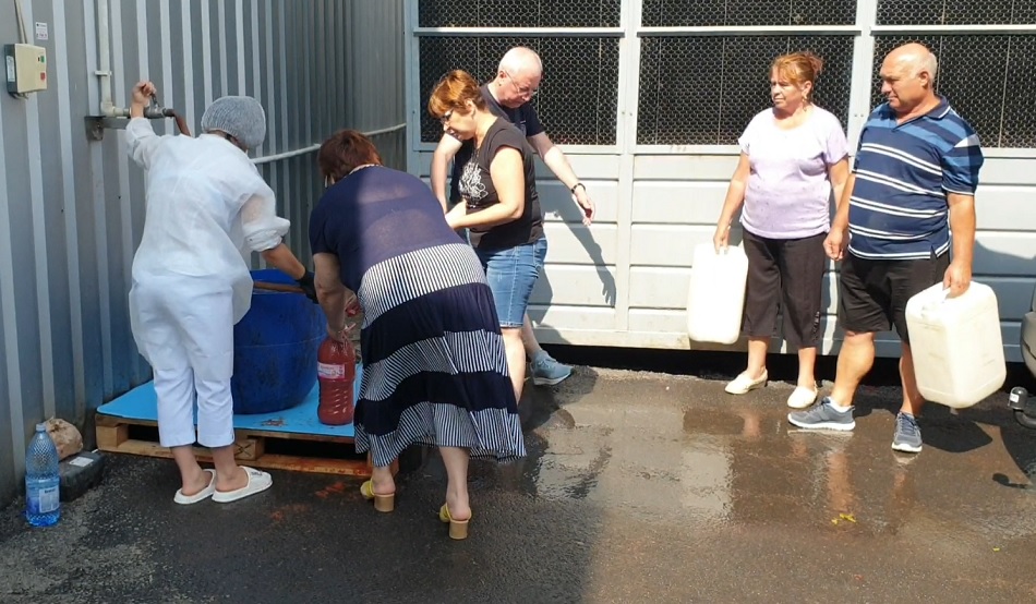 A început goana după sucul de roșii. Cozi de zeci de mașini, la o fabrică de procesare a tomatelor