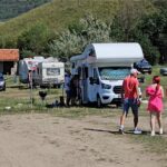 Cu rulota, într-o zonă pitorească. Zeci de turiști au petrecut minivacanța lângă Vulcani