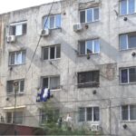 A supraviețuit miraculos! Băiețel de 4 ani, rănit grav după ce a căzut de la etajul 4