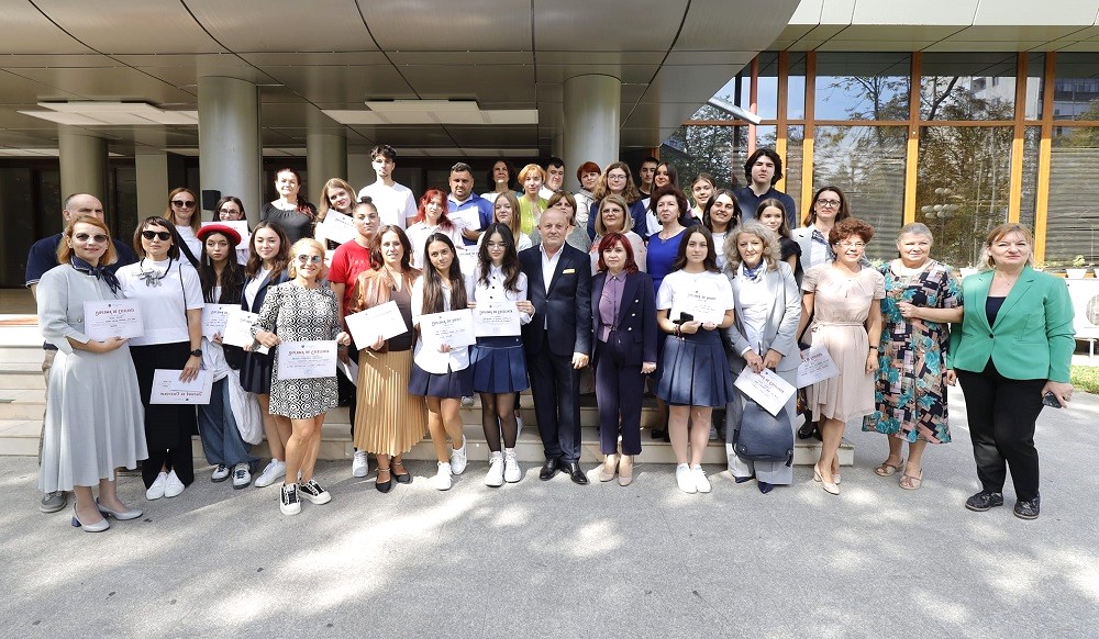 Eveniment devenit deja tradiție, la CJ Buzău. Zeci de elevi și profesori, premiați pentru rezultate excepționale