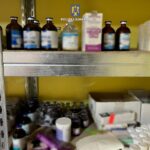 Suspectați de trafic cu substanţe periculoase. Trei buzoieni au ajuns în arestul Poliției, în urma unor percheziții