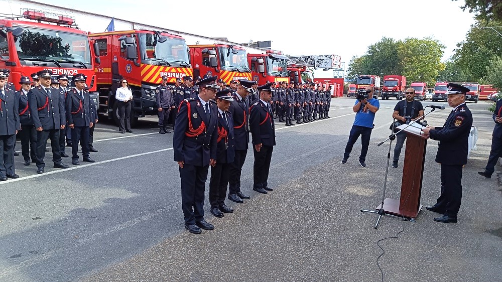 La mulți ani, pompieri buzoieni! Avansări în grad și exerciții demonstrative, de Ziua Pompierilor
