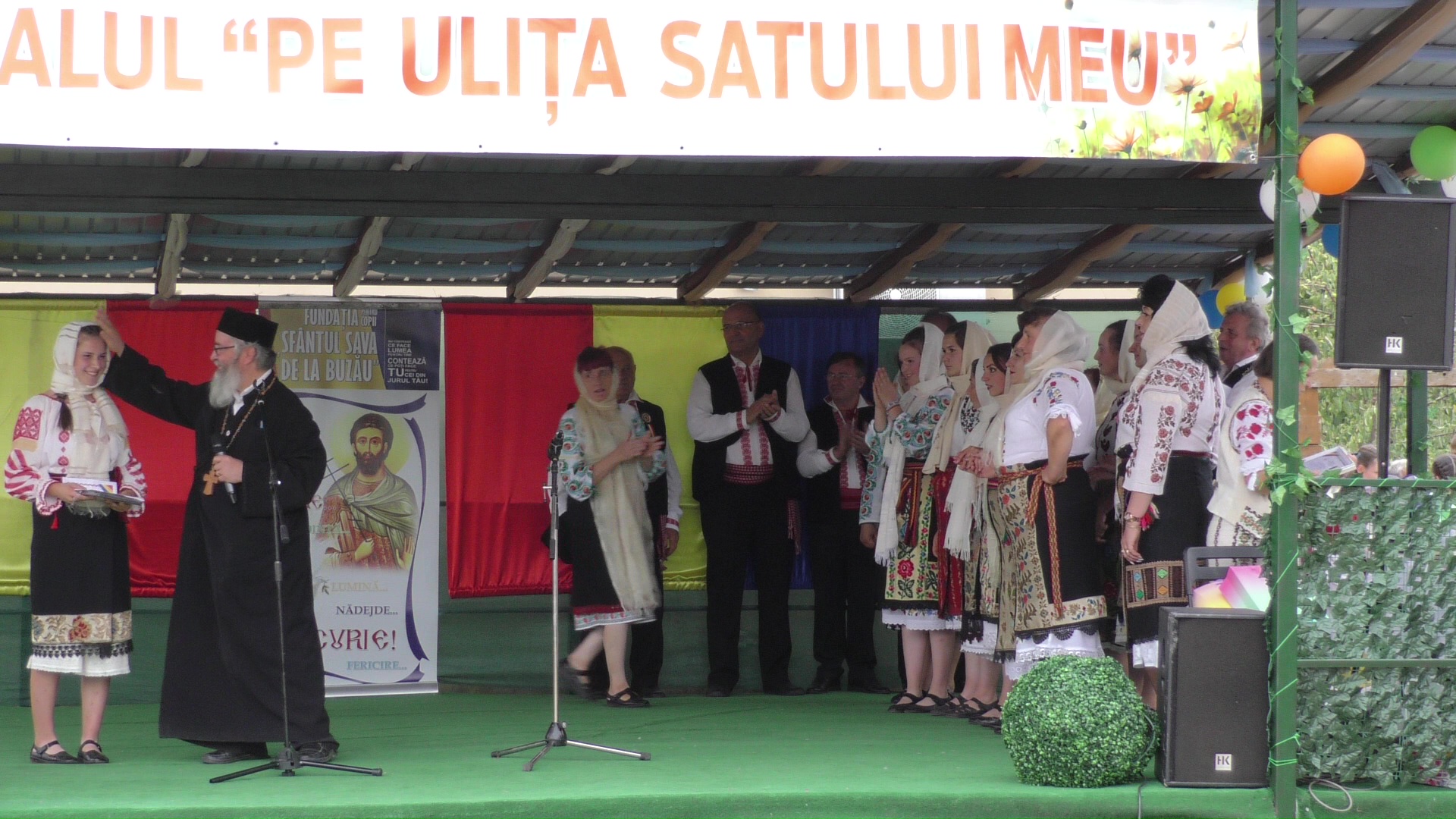 Cadou pentru vârstnici. Festivalul „Pe ulița satului meu” de la Câmpeni