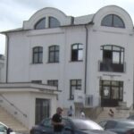 Zonă pietonală. Circulația auto va fi interzisă în Piața Teatrului