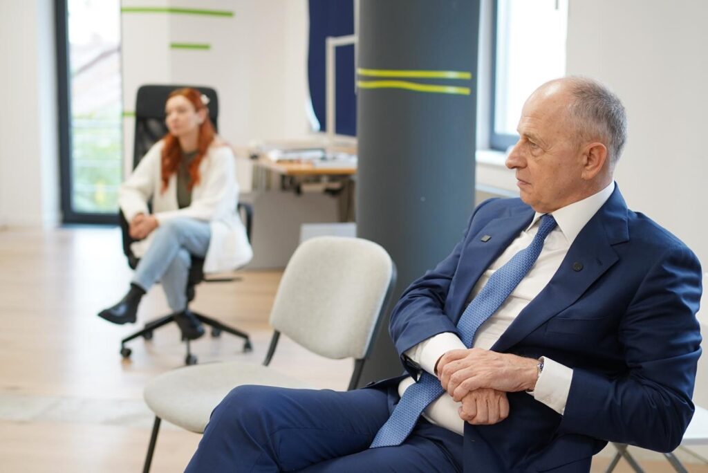 Independentul Geoană: "Varianta unei finale deja prearanjate între Ciolacu şi Simion ar fi un lucru profund greşit pentru România"