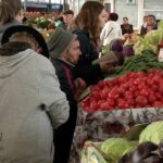 Mai puțin arătoase, dar tot sunt căutate. Fructe și legume pentru toate buzunarele, în Piața Centrală