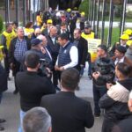 Muncaciu și Roman deschid listele AUR Buzău. George Simion, prezent la eveniment, a fost asaltat de un simpatizant