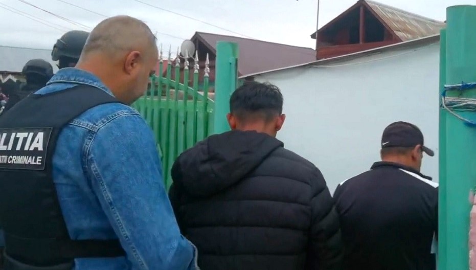 Tâlhărit în plină stradă! Buzoian, lăsat fără smartphone si 1.200 de lei
