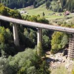 Lucrări la înălțime. Se consolidează pilonii de susținere ai viaductului Grămăticu