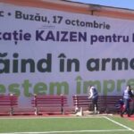 Educație japoneză. Elevii, părinții și profesorii au curățat împreună o școală din Buzău.
