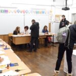 Pregătiri în toi pentru Alegerile Parlamentare. Se numără buletinele de vot ce vor fi distribuite către secții