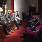 Spectacol manifest, pus în scenă de elevii de la Arte. „Niciodată Târziu”, premieră cu sala plină la Teatrul „G. Ciprian”