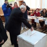 Liderii AUR Buzău, împreună la urne. Au dorit să voteze la aceeași secție dar au fost refuzați!