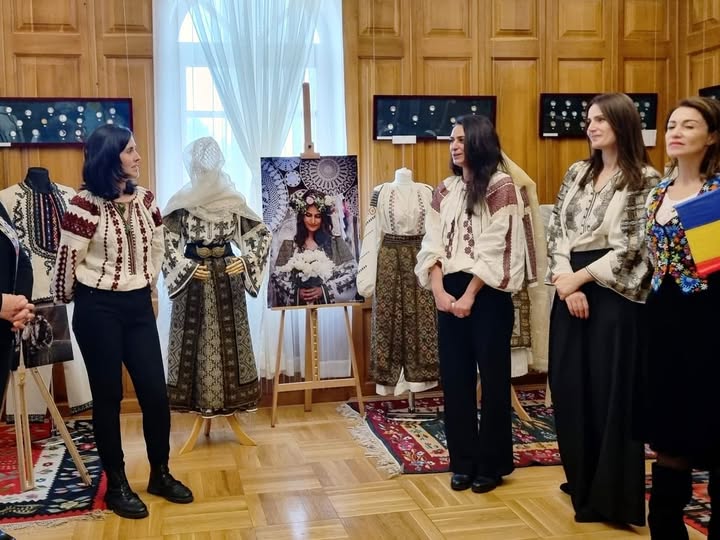Costume de colecție. Expoziție de vechi costume populare românești