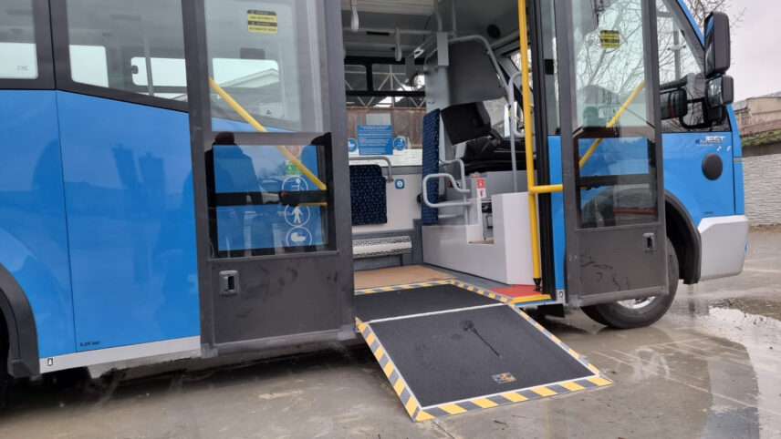 Transport la cerere. A fost semnat contractul pentru 20 de minibuze