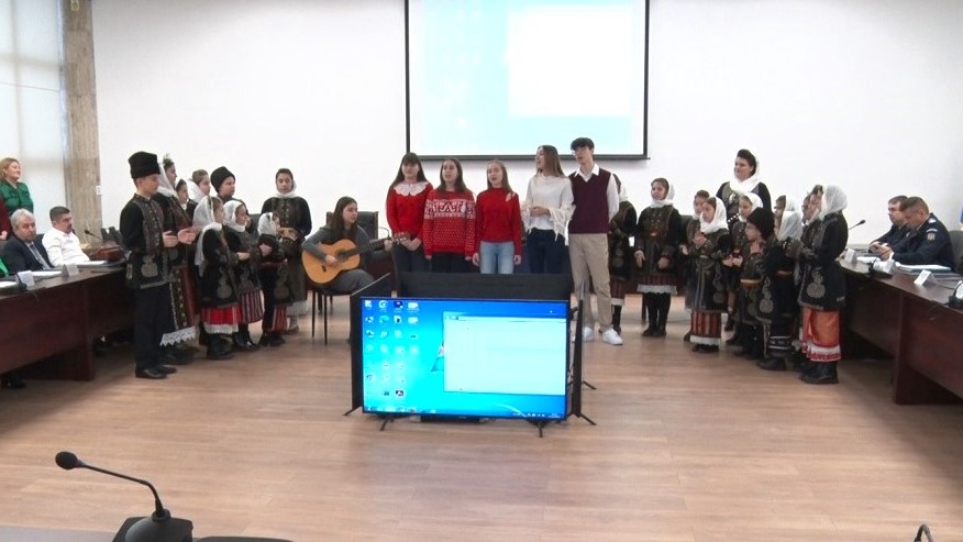 Colindători la Prefectura Buzău. Ședință inedită a Colegiului Prefectural, la final de an