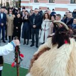Cete de colindători, la CJ Buzău. Au urat și colindat la Centrul Muzeal „I.C. Brătianu”