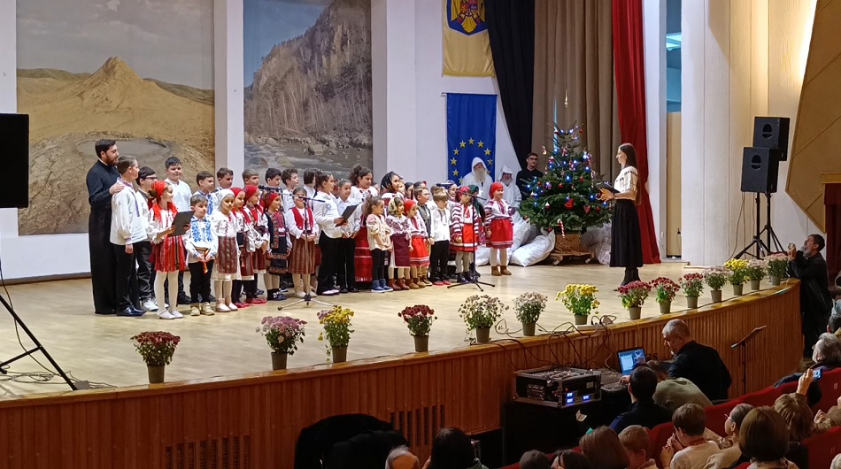 Au răsunat colindele! Sute de buzoieni, prezenți la festivalul de colinde al Fundației „Sf. Sava”