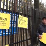 Lumânări aprinse la secțiile de votare. În semn de protest pentru anularea alegerilor
