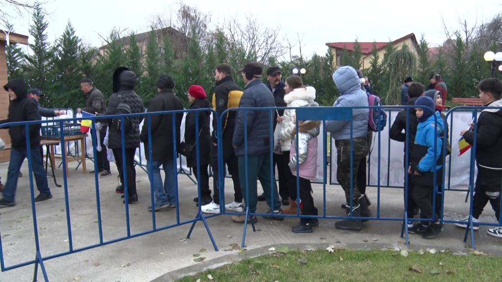 La fasole, înainte. Peste 2000 de porții servite în curtea Centrului Muzeal “I.C Brătianu”