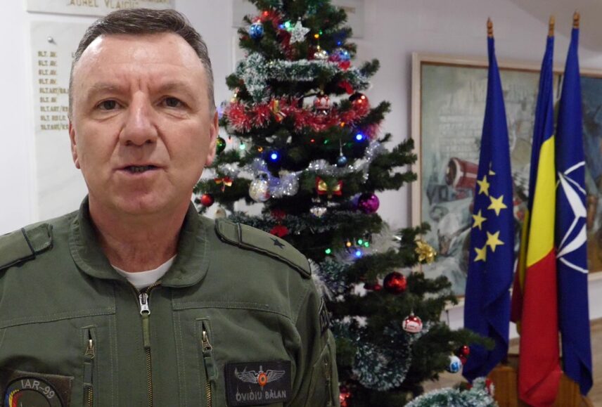 Colinde la Boboc. „Ceata lui Ioniță” i-a colindat pe militarii din Bază