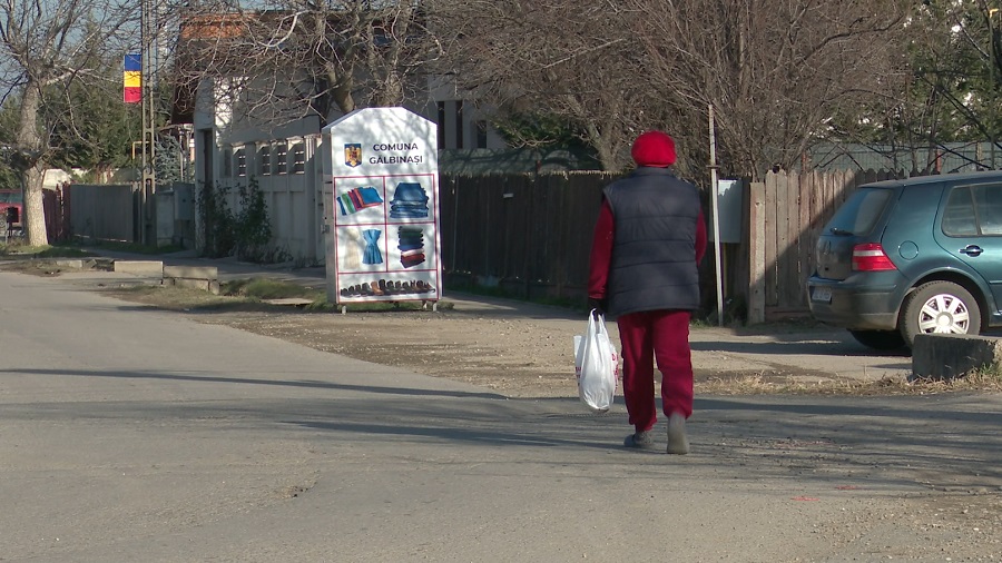 Gata cu aruncatul hainelor la gunoi! Oamenii de la oraș, dar și de la sat, nevoiți să recicleze și textilele
