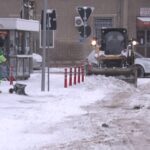 Prima zăpadă. Prin oraș se circulă în condiții de iarnă