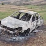 Tineri găsiți carbonizați într-o mașină. Anchetatorii încearcă să dezlege misterul morții celor doi