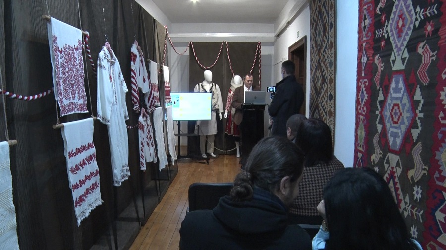 Primăvara începe la muzeu. Expoziție de motive populare