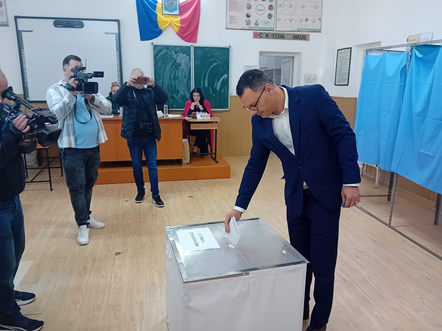 Pentru o Românie stabilă și unită. Reprezentanții USR, prezenți la urne în această dimineață