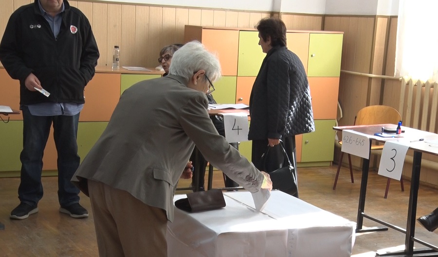 Matinali la vot, cu gândul la un trai mai bun: „Este o zi foarte importantă pentru viitorul României!”