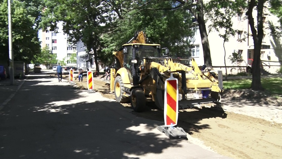 Șantier în lucru. Se lucrează pe Aleile Crângului și Parcului
