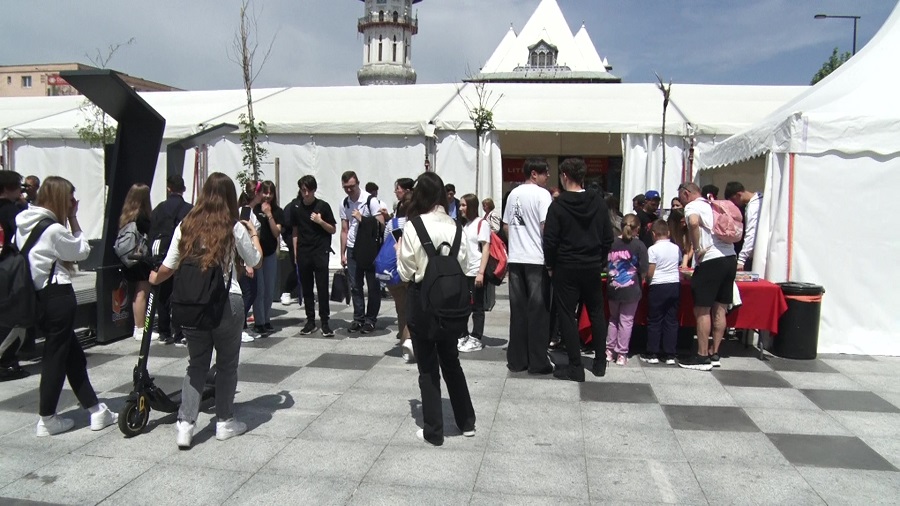 Cărți la ofertă. Titluri pentru toate gusturile la Gaudeamus Radio România