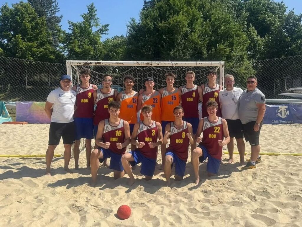 Doi juniori de la HC, la Campionatul European. Mangalea și Radu vor juca Beach Handbal pentru România