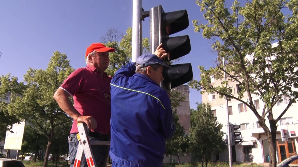Noutăți rutiere. Parcări noi, semafoare și giratoriu în oraș.