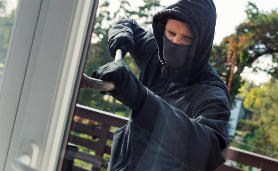 Staturi pentru o vacanță fără griji. Cum ne protejăm locuința în timpul concediului la mare