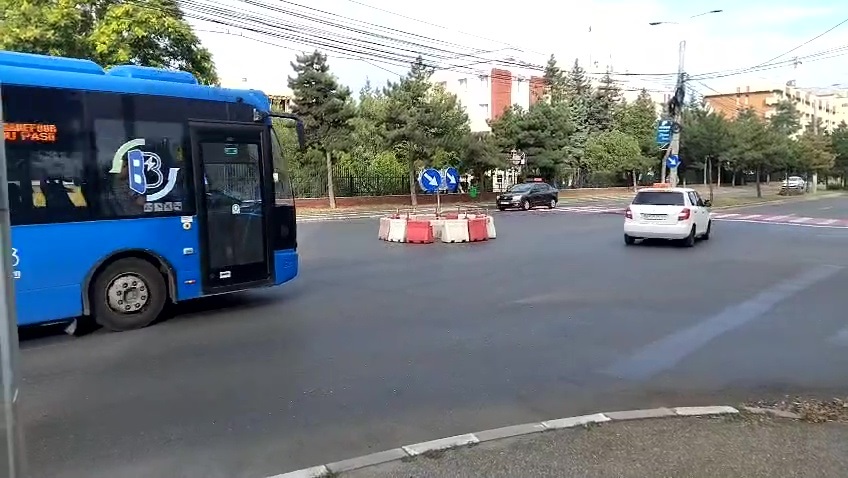 Minigiratoriu. Atenție, prioritate de stânga!