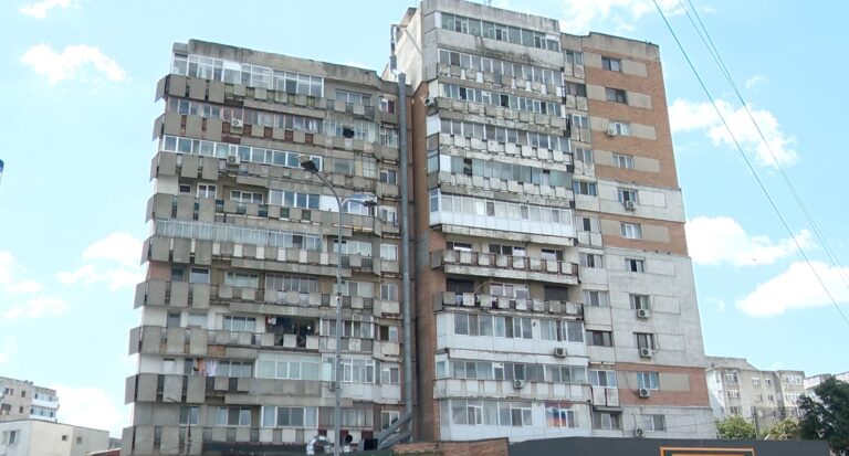 Legea mirosurilor, în dezbatere publică. Calvar pentru locatarii blocurilor cu pizzerie sau fast-food la parter