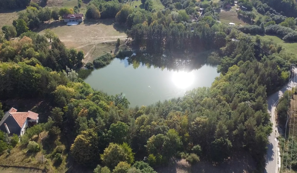 Ploile au rezolvat criza apei pe Valea Slănicului. Cel puțin până la anul, nu se mai captează apă din Lacul Meledic